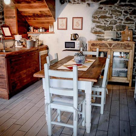 Chalet In Pietra E Legno Con Caminetto Inverso Pinasca Eksteriør bilde