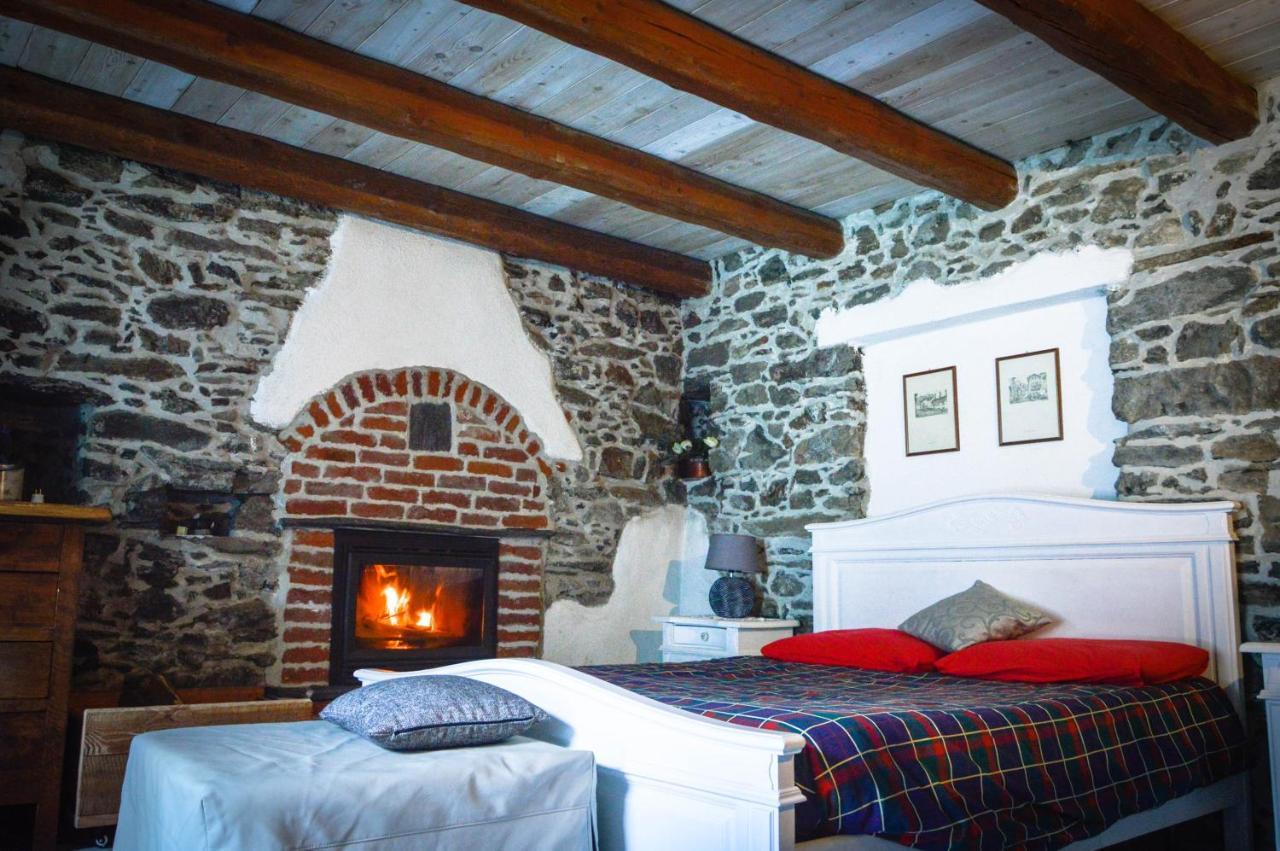 Chalet In Pietra E Legno Con Caminetto Inverso Pinasca Eksteriør bilde