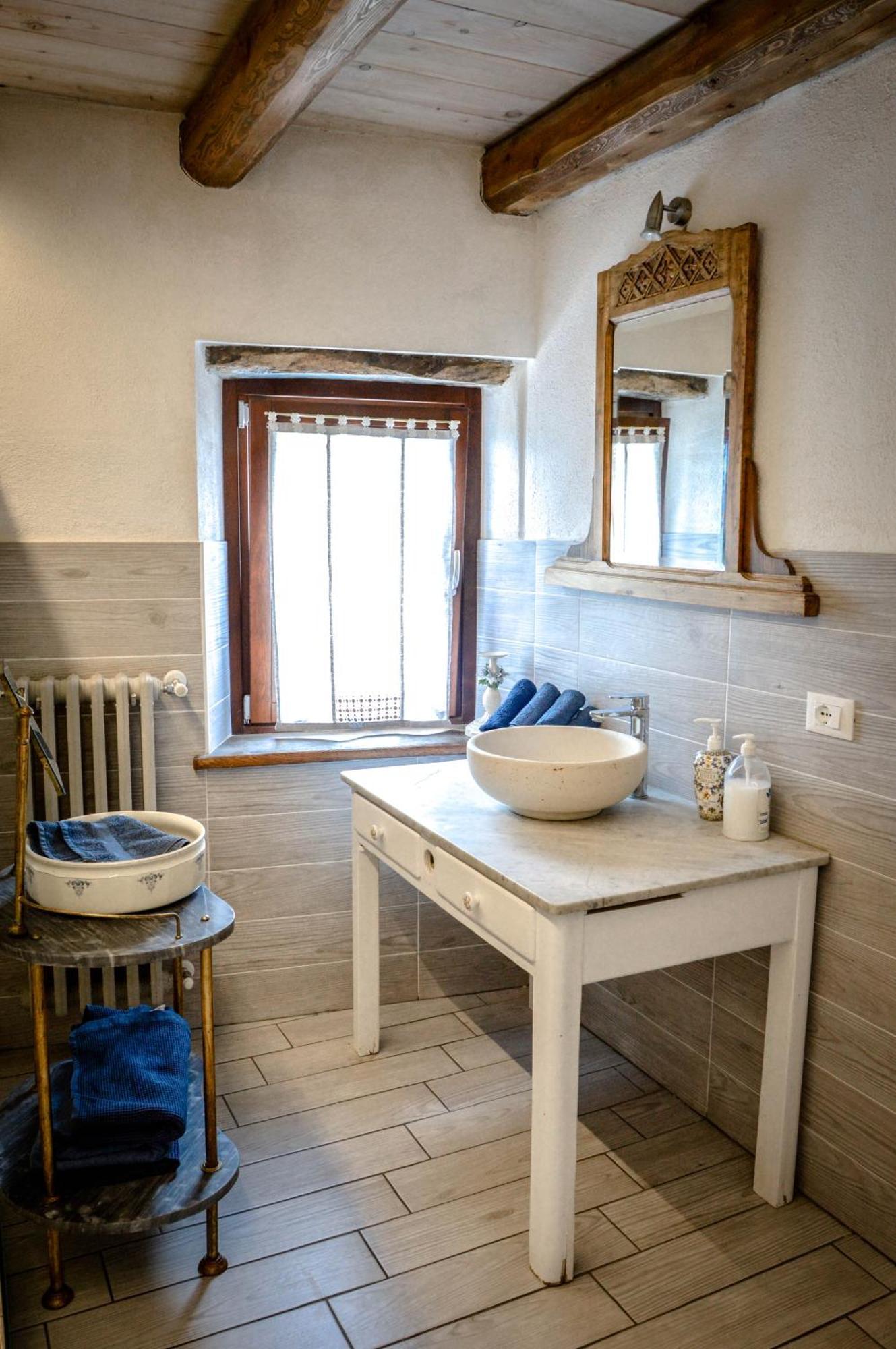 Chalet In Pietra E Legno Con Caminetto Inverso Pinasca Eksteriør bilde